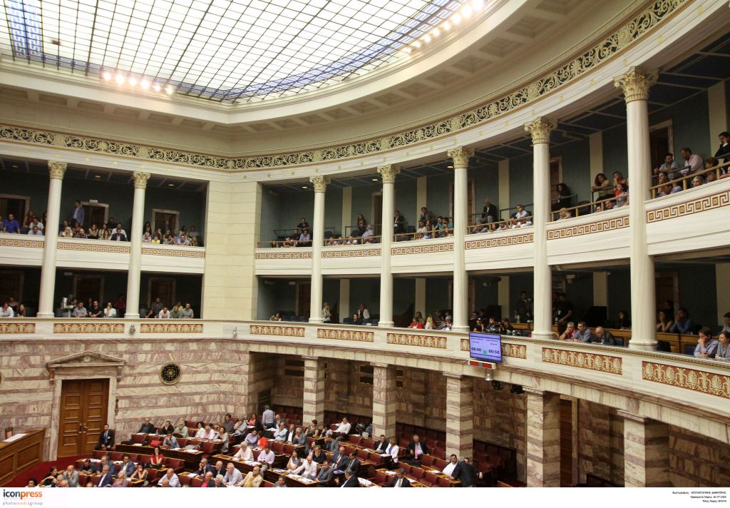 Σε καθεστώς εργασιακής ομηρείας 70 συμβασιούχοι της Βουλής