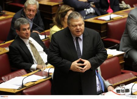 Τροπολογία Βενιζέλου: Όχι άνευ ορίων εξουσιοδότηση στον Τσακαλώτο