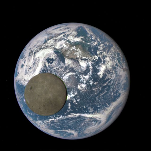 Δείτε την αθέατη πλευρά της Σελήνης
