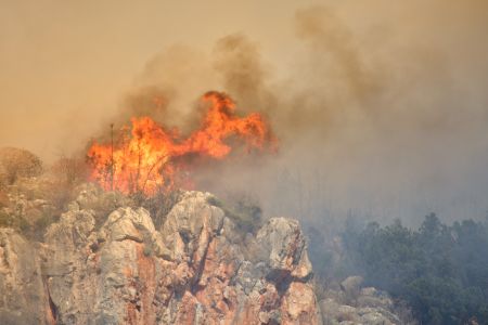 Σε εξέλιξη δύο πυρκαγιές στην Εύβοια-Μεταξύ Αλιβερίου-Κύμης και στη Σκύρο