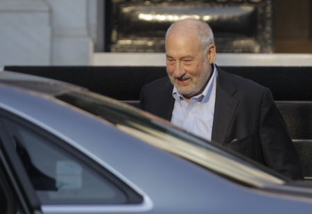 Στίγκλιτς: Πρόθυμος να βοηθήσει την Ελλάδα για έξοδο από την κρίση