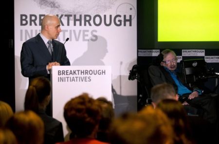 Τρελό σχέδιο για διαστρικό ταξίδι κερδίζει τη στήριξη του Στίβεν Χόκινγκ