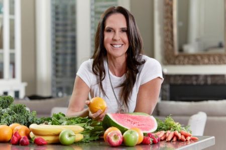 Η σερβιτόρα του Ντέιβιντ Μπάουι φτιάχνει χυμούς σε 13 χώρες