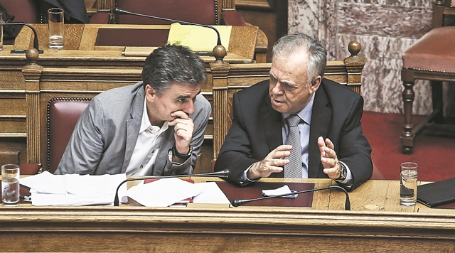 Στον «αέρα» η δόση από το Eurogroup