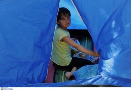 Ύπατη Αρμοστεία: «Δεν υπάρχει κανείς από την κυβέρνηση να αναλάβει την ευθύνη των προσφύγων»