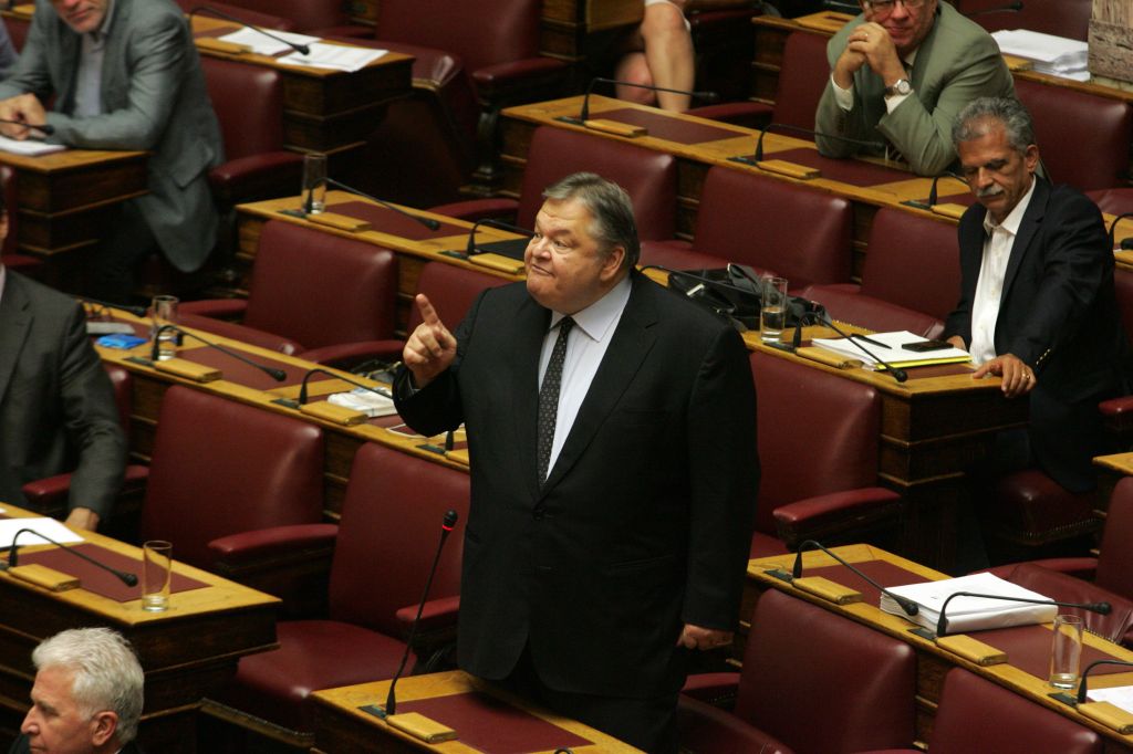Βενιζέλος για Τσίπρα: Είτε σε σύγχυση, είτε είναι ωμός ψεύτης