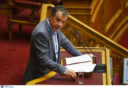 Θεοδωράκης: Την Ελλάδα θα σώσουν οι μεταρρυθμίσεις όχι τα μνημόνια