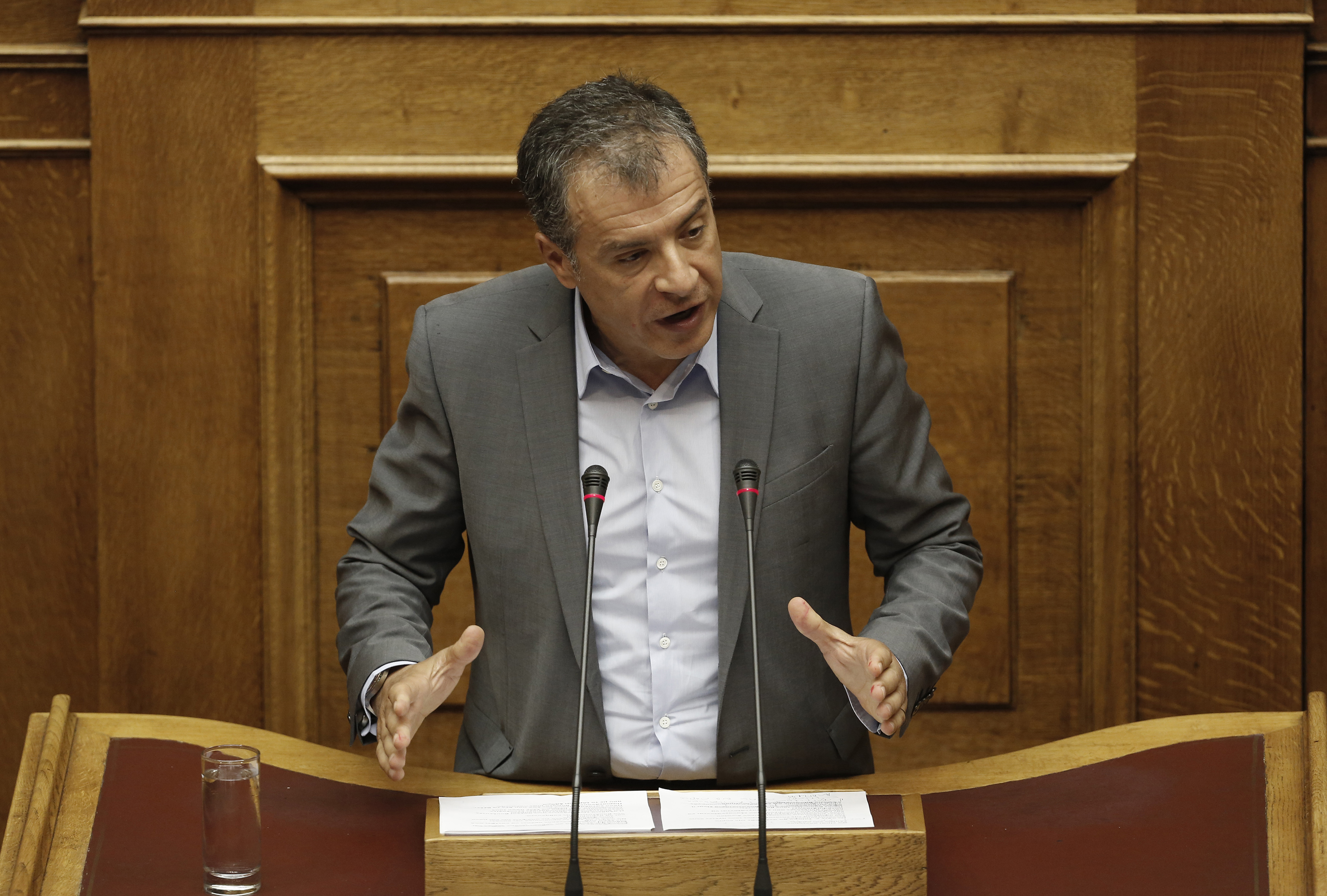 Στ.Θεοδωράκης: Συμφωνία και με τον διάβολο για να σωθεί η χώρα