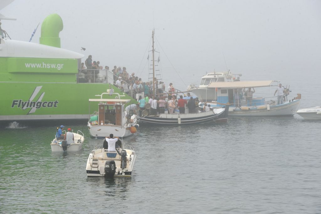 Με ασφάλεια στο λιμάνι της Τήνου οι 253 επιβάτες του Flying Cat 4