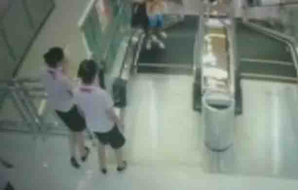 Κίνα: Τραγικός θάνατος γυναίκας σε κυλιόμενες σκάλες εμπορικού κέντρου