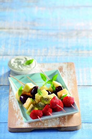 Φρουτοσουβλάκια με κρέμα μασκαρπόνε