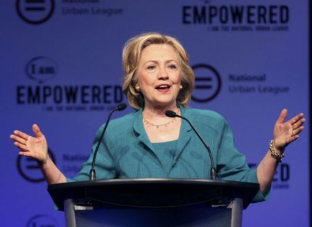 Χάνει τη δυναμική της η Χίλαρι Κλίντον σύμφωνα με τις δημοσκοπήσεις