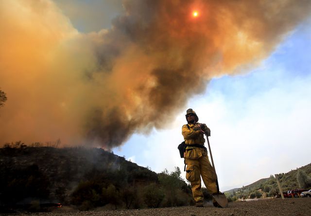 Ανεξέλεγκτα τα μέτωπα των πυρκαγιών στην Καλιφόρνια