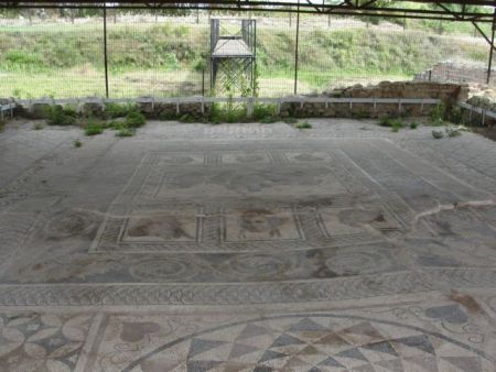 Εργασίες συντήρησης στο ψηφιδωτό της «Οικίας του Διονύσου» στο Δίον