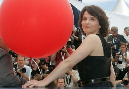 Juliette Binoche: “We should give Greece a break”