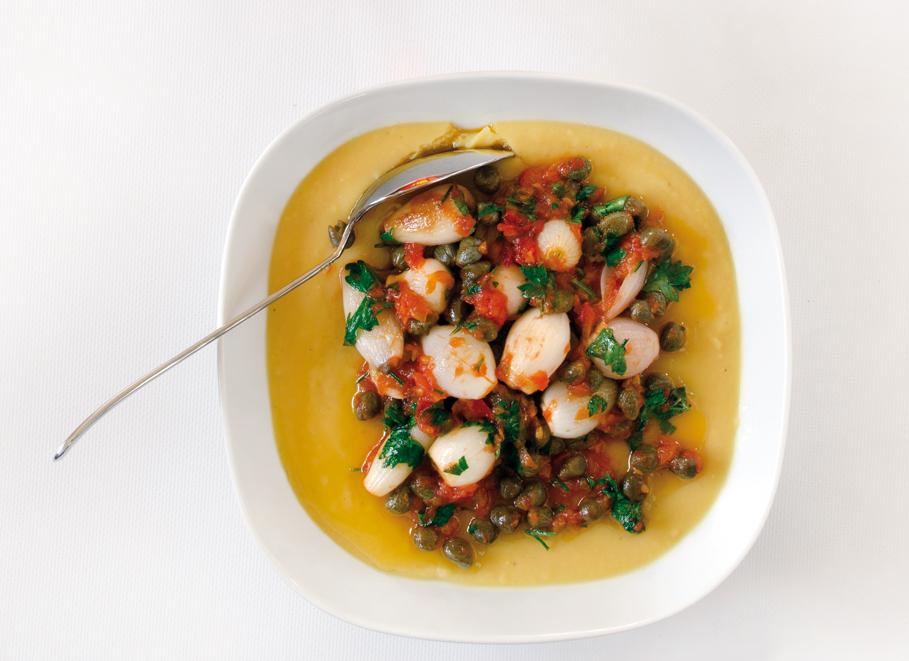 Καππαρόκουµπα Σαντορίνης στιφάδο µε κρεµµυδάκια