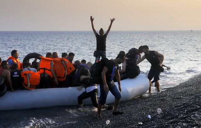 UN: Over 800,000 refugees entered Europe via the Mediterranean