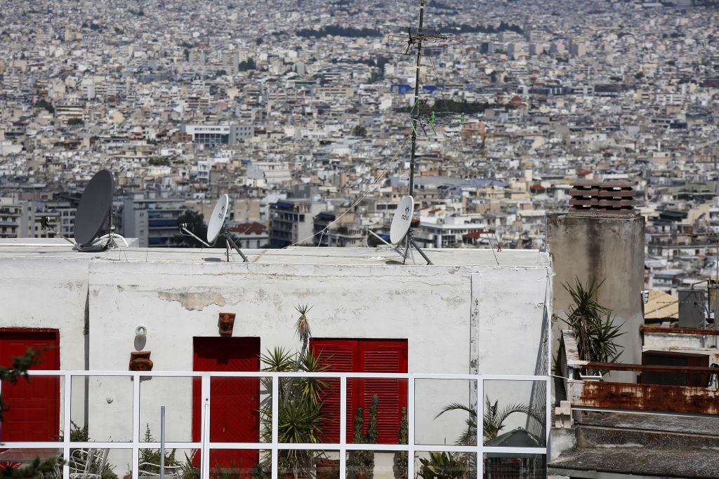 Για ένα μήνα αναστέλλονται οι πλειστηριασμοί
