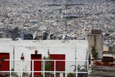 Για ένα μήνα αναστέλλονται οι πλειστηριασμοί