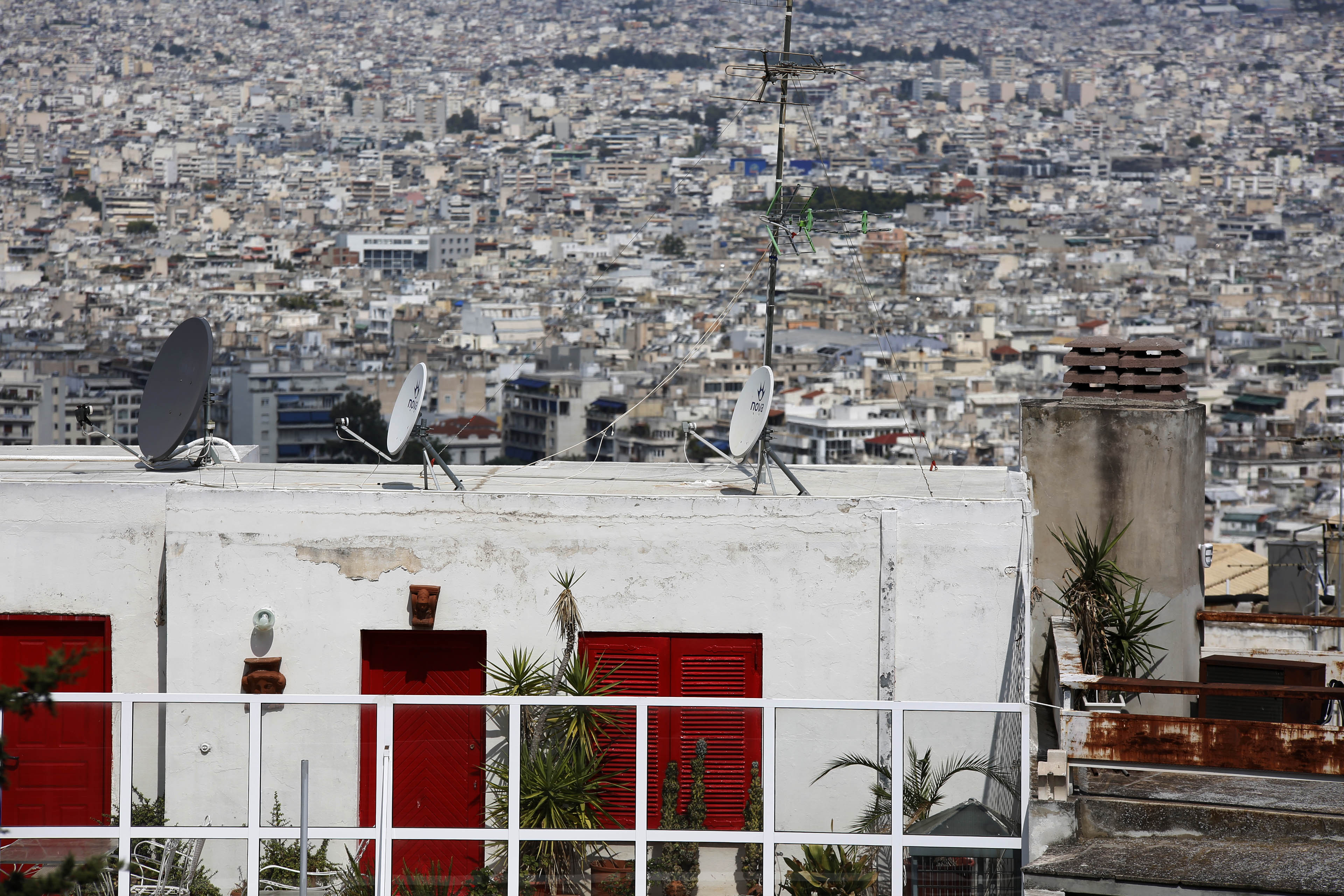 Για ένα μήνα αναστέλλονται οι πλειστηριασμοί