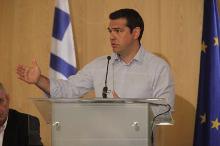 Τηλεφωνική επικοινωνία Τσίπρα – Γκουτιέρες για τους πρόσφυγες