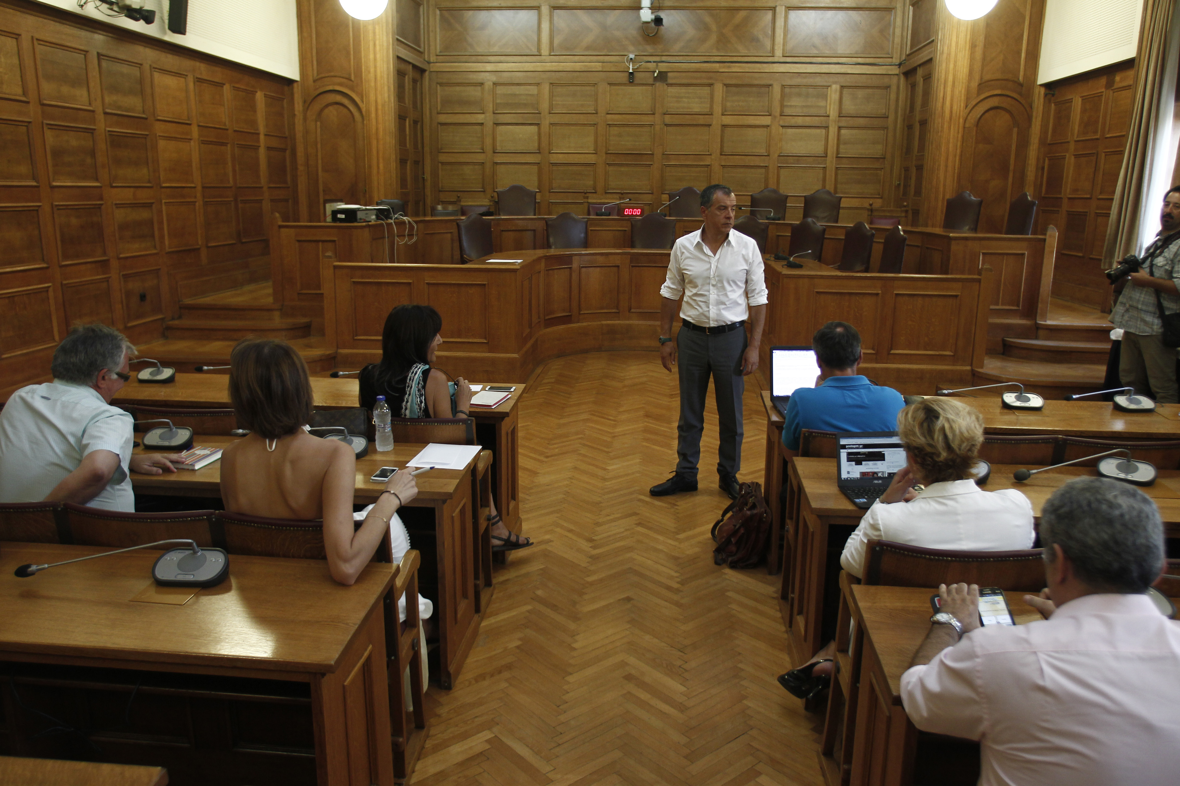 Πρόταση μομφής κατά Ζωής ετοιμάζει το «Ποτάμι»