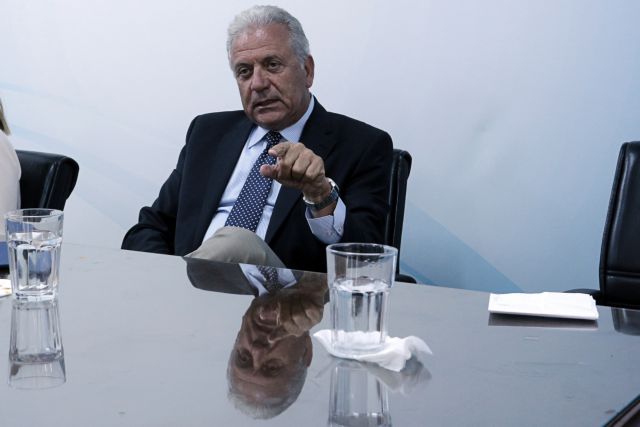 Στην Αθήνα Αβραμόπουλος – Τίμερμανς για το προσφυγικό