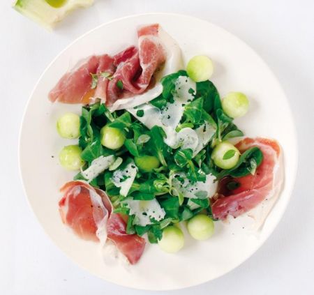 Σαλάτα µε πεπόνι, βαλεριάνα και προσούτο
