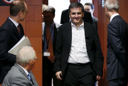 Πυρετός τηλεδιασκέψεων με το κουαρτέτο και στο βάθος Τσακαλώτος με Σόιμπλε και Ντράγκι