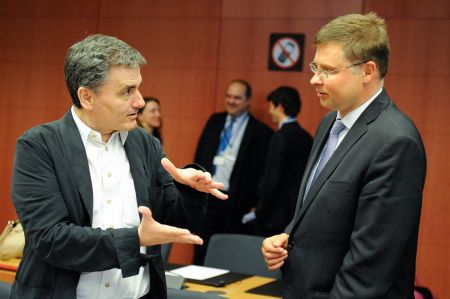 Ντομπρόβσκις : Με υλοποίηση μεταρρυθμίσεων η οικονομική στήριξη