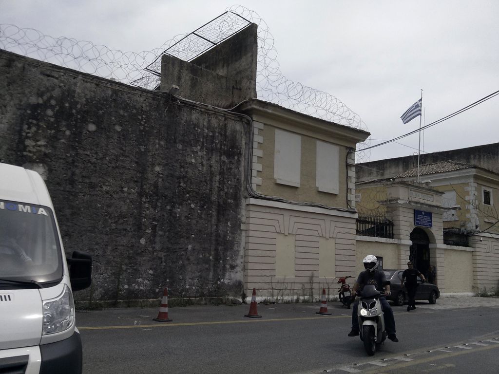 Δύο μήνες ανεξέλεγκτοι οι… σκαπανείς βαρυποινίτες της Κέρκυρας