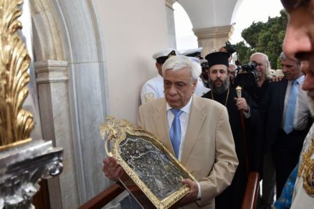 Η προσευχή του Παυλόπουλου