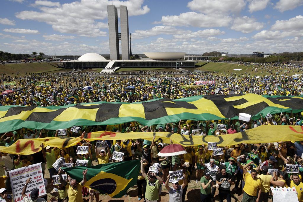 Λαοθάλασσα στη Βραζιλία κατά της προέδρου Ρουσέφ