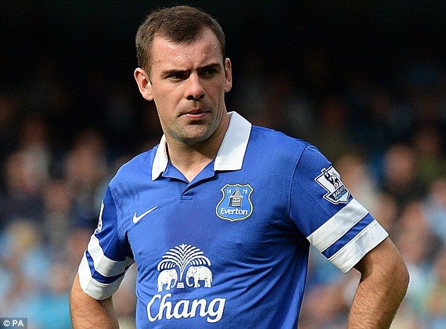 Παίκτης της Έβερτον τραυμάτισε ποδηλάτη και τον εγκατέλειψε