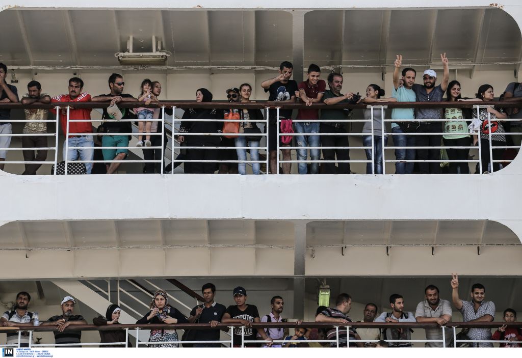 Στον Πειραιά το «Ελ.Βενιζέλος» με 2.172 Σύρους πρόσφυγες