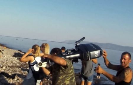 Χρυσές μπίζνες με τους μετανάστες