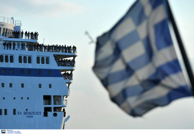Στον Πειραιά φτάνει το πρώτο πλοίο με τους 1.749 πρόσφυγες