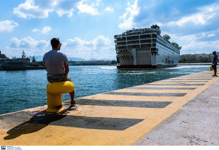 Βλάβη σε επιβατηγό πλοίο με προορισμό τις Βόρειες Σποράδες