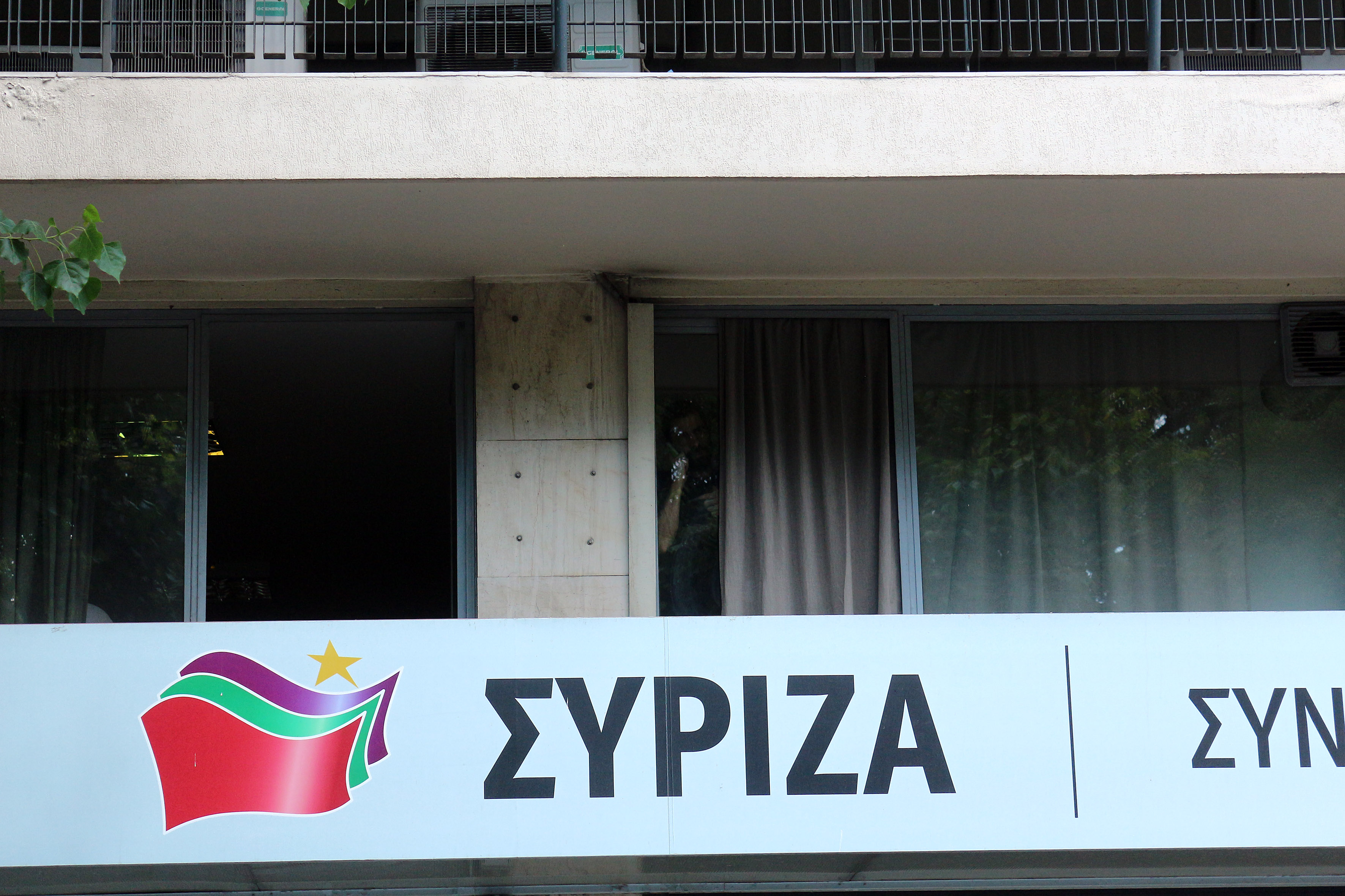 Κείμενο «φωτιά» των 53+ βάζει φωτιά στον ΣΥΡΙΖΑ – «Οχι πάση θυσία στην κυβέρνηση»