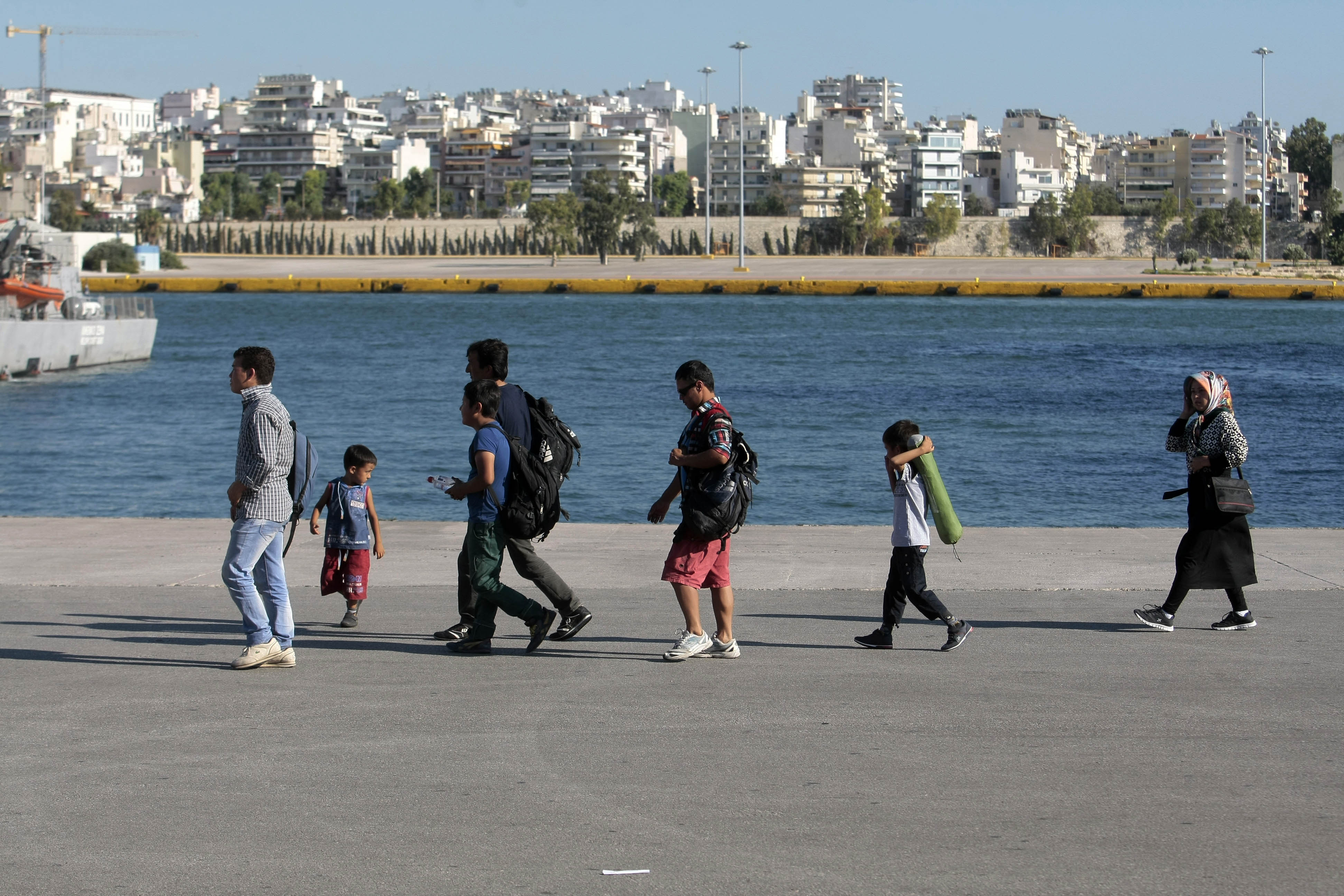 Στον Πειραιά 2.500 μετανάστες το «Ελ. Βενιζέλος»