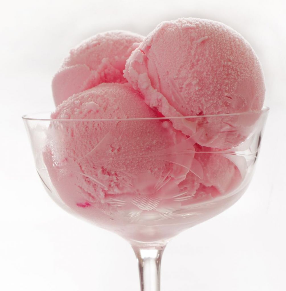 Παγωτό τριαντάφυλλο, γεμάτο άρωμα και γεύση