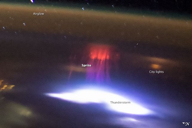 Γιγάντιοι κόκκινοι κεραυνοί από τον Διεθνή Διαστημικό Σταθμό