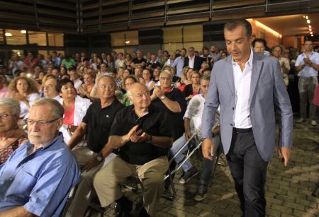 Θεοδωράκης: Yβρις προς την ψήφο των πολιτών το δίλημμα Τσίπρα