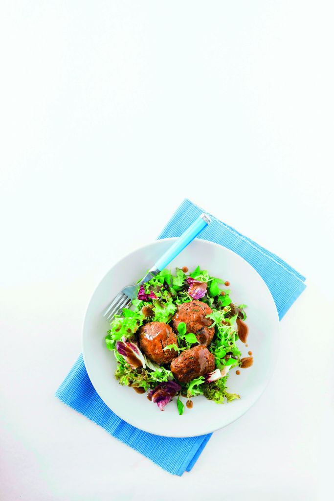 Μπιφτέκια με πιπεριά Φλωρίνης και δαμάσκηνα