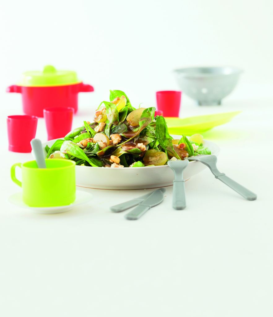 Σαλάτα με baby σπανάκι και σταφύλι