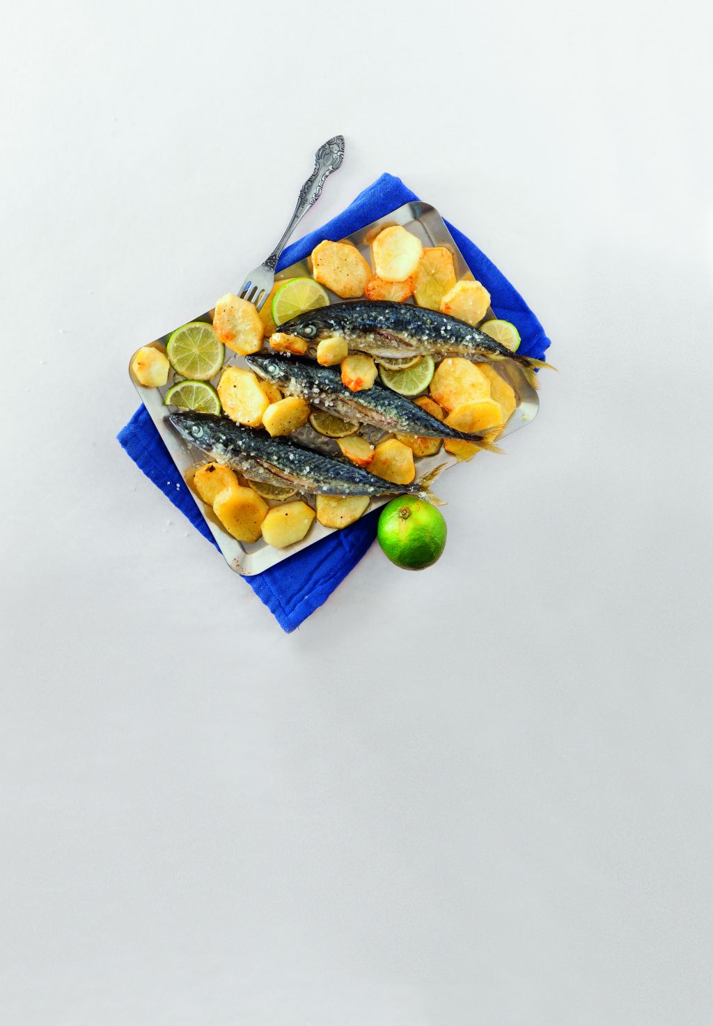 Κολιός με πατάτες, λάιμ και θυμάρι