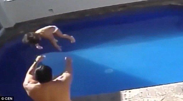 Μεξικό: Επνιξε 3χρονη πετώντας την ξανά και ξανά στην πισίνα