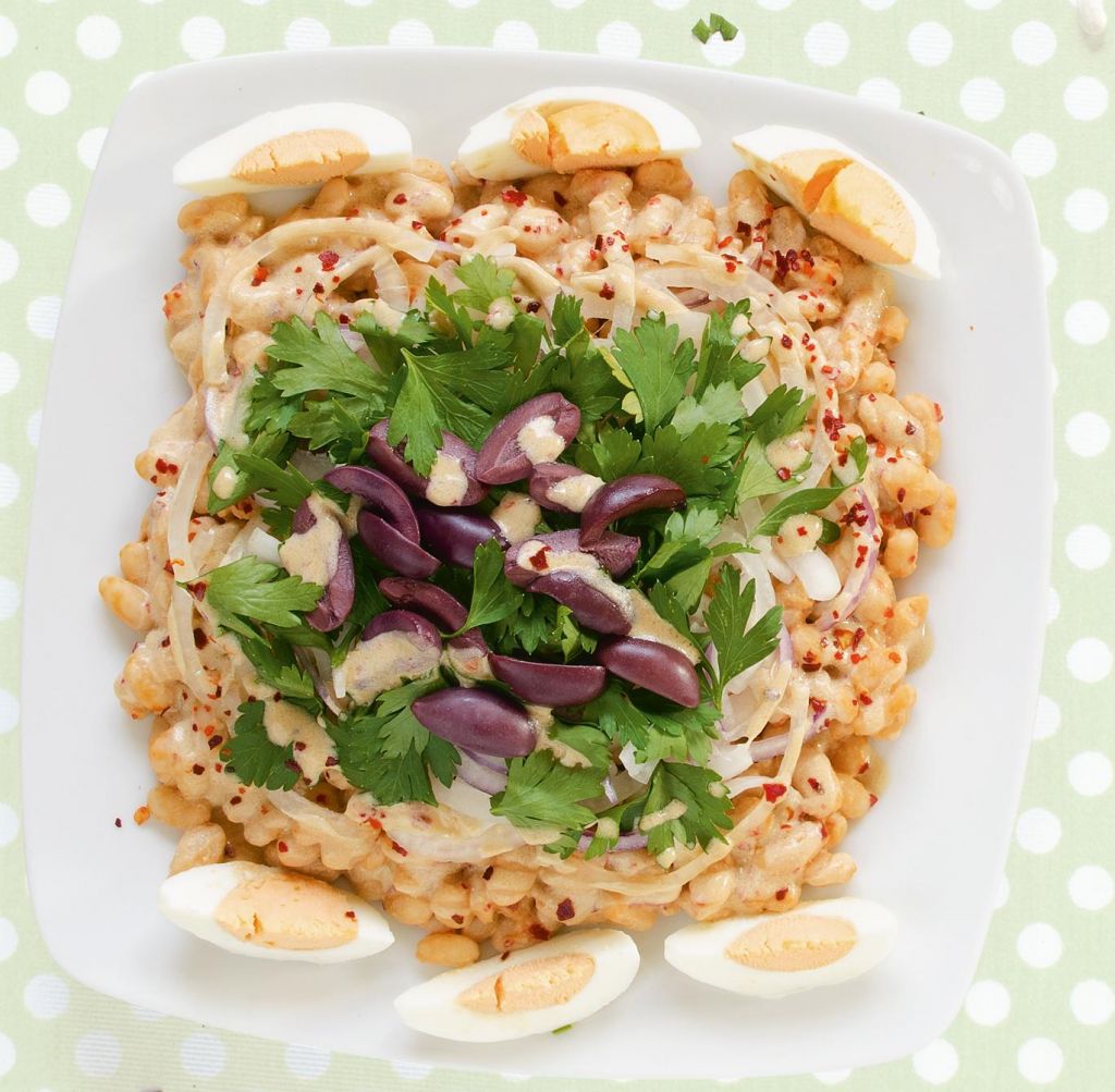 Σαλάτα πιάζ µε ταχίνι