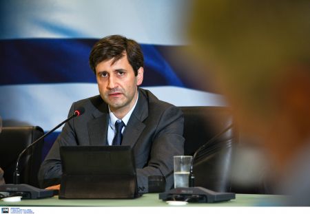 Χουλιαράκης: Ηπιότερη η ύφεση το 2015, «γύρισμα» στην ανάπτυξη το 2016