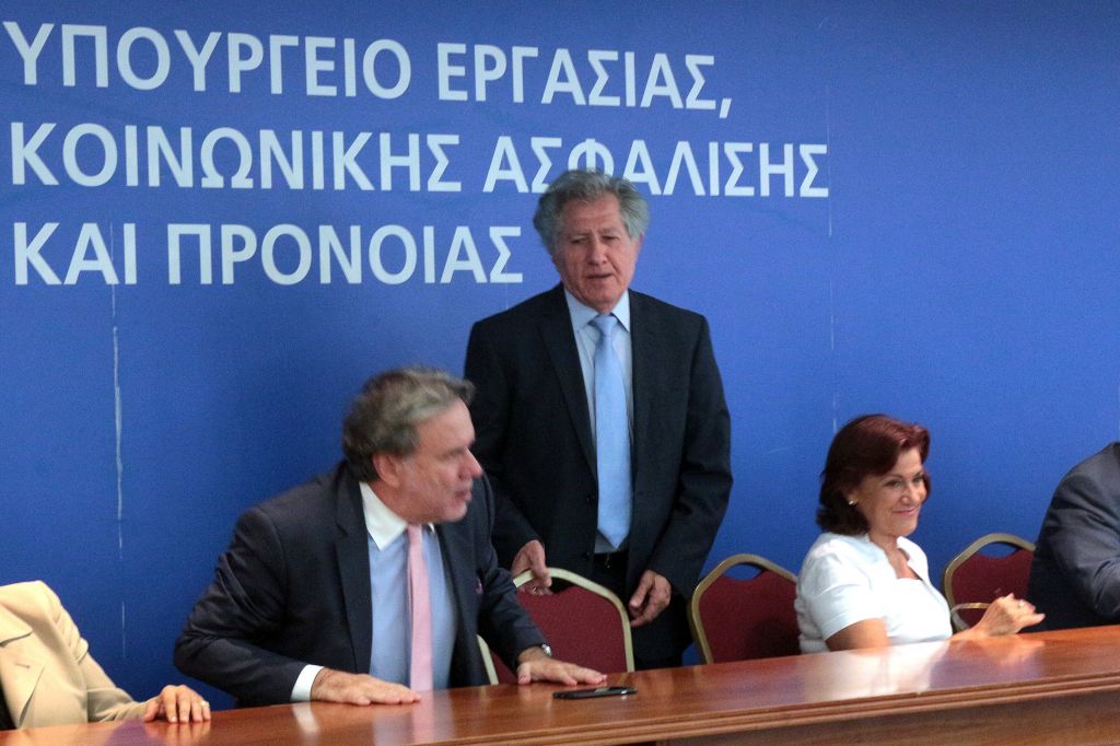 Στον Δ.Μουστάκα παρέδωσε ο Γ.Κατρούγκαλος